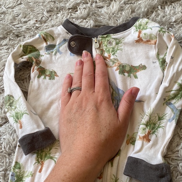 Burt’s Bees Dinosaur Footie 6-9m - Picture 3 of 3